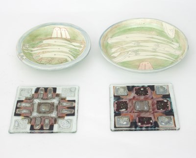 Lot 93 - Vivienne Ross/A stoneware plate, sgraffito...