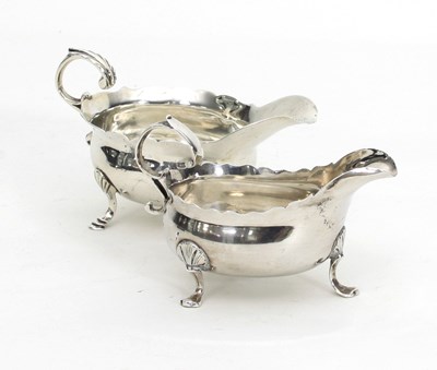 Lot 453 - A George III silver sauceboat, London 1799,...