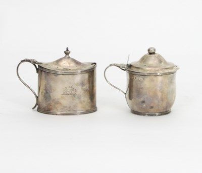 Lot 479 - A George III silver mustard pot, London 1799,...