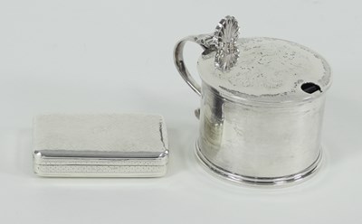 Lot 496 - A George III silver snuff box, John Shaw,...