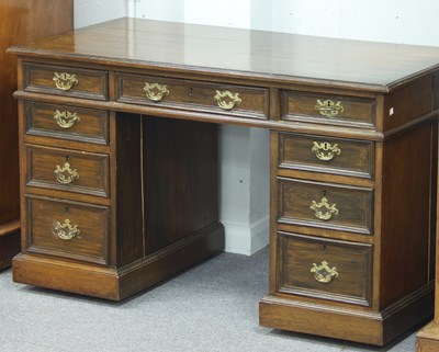 Lot 782 - An Edwardian oak kneehole desk, fitted a...