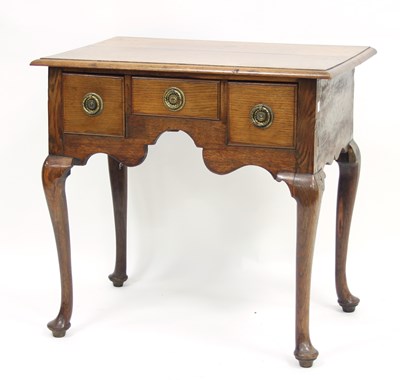 Lot 793 - An oak kneehole dressing table, 18th Century...