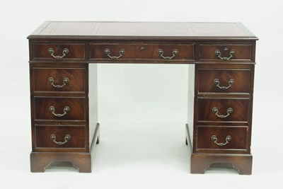 Lot 836 - A reproduction pedestal desk, 122cm wide