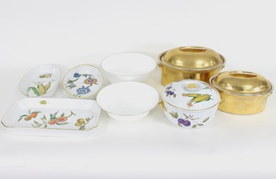 Lot 963 - A quantity of 20th Century Royal Worcester...