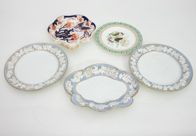 Lot 967 - Three English porcelain dessert plates and two...