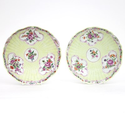 Lot 985 - A pair of Worcester yellow-ground junket...