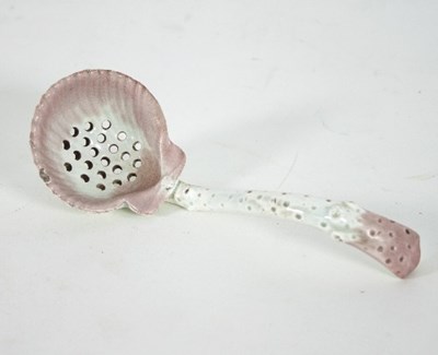 Lot 50 - A pearlware shell-shaped sugar sifter spoon,...