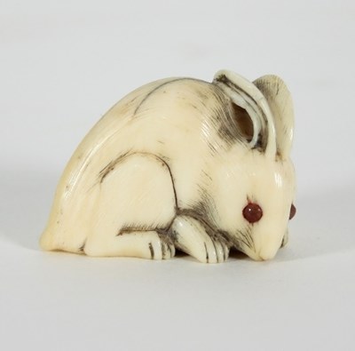 Lot 70 - A Japanese carved ivory netsuke, early 19th...