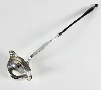 Lot 101 - A French silver toddy ladle, of double-lip...