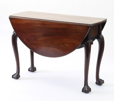 Lot 24 - A George III mahogany drop leaf table, the...