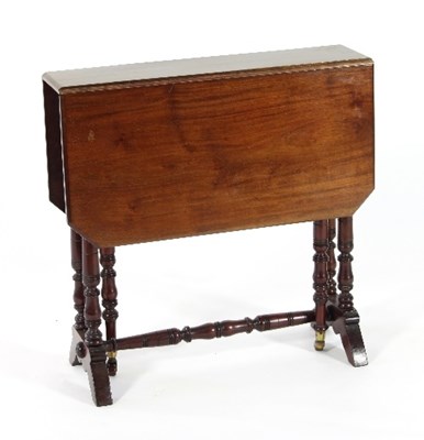 Lot 132 - An Edwardian Sutherland table on turned...