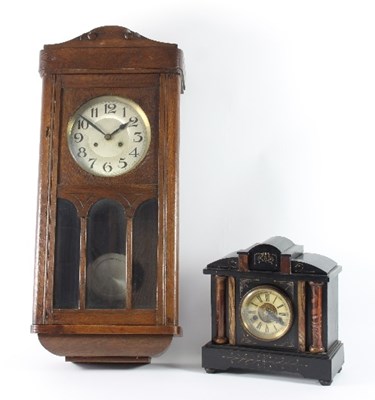 Lot 182 - An early 20th Century wall clock, with...