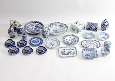 Lot 212 - A quantity of blue and white transferware,...