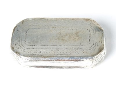 Lot 322 - A George III silver snuff box, Samuel...