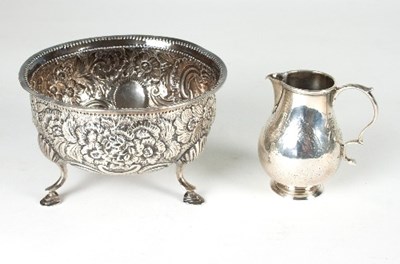 Lot 329 - An Irish silver sugar bowl, maker's mark...