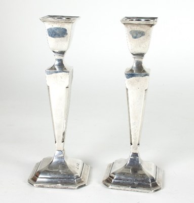 Lot 364 - A pair of silver candlesticks, Birmingham 1915,...