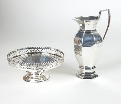 Lot 367 - An Art Deco silver pedestal bowl, Mappin and...