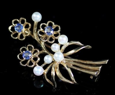 Lot 465 - A sapphire and cultured pearl flower brooch...