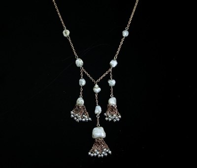 Lot 469 - A baroque pearl sautoir, the fine link chain...