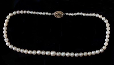 Lot 478 - A single-row graduated pearl necklace to an...