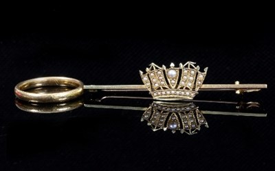 Lot 502 - A 15ct gold and seed pearl Naval crown bar...