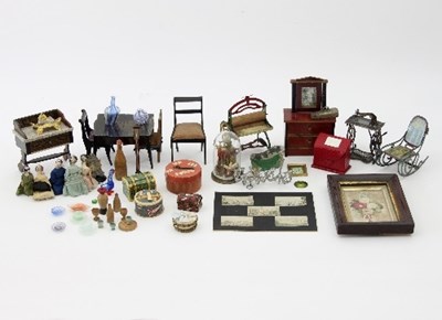 Lot 539 - A quantity of dolls house furniture and...