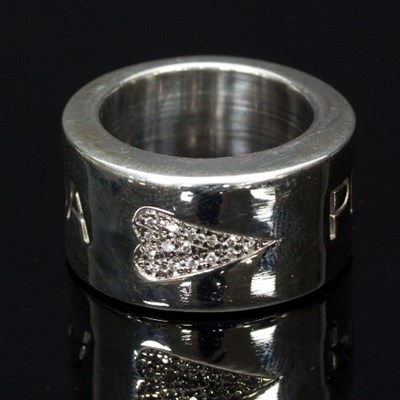 Lot 389 - Pianegonda: a silver and diamond ring...