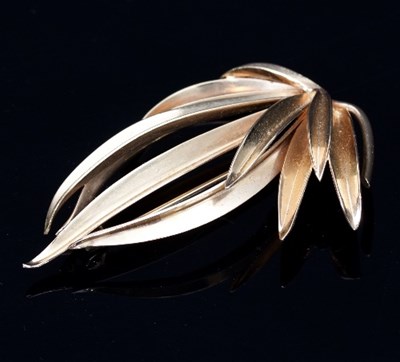 Lot 398 - Anton Michelsen: a 1960s 18ct gold brooch of...