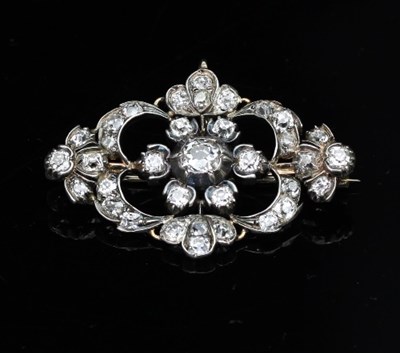 Lot 417 - A Victorian diamond brooch/pendant, of...