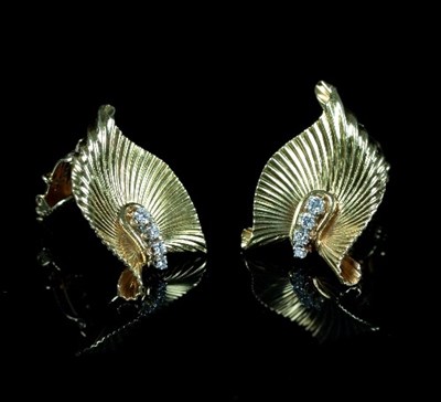 Lot 419 - A pair of 18ct gold and diamond ear clips,...