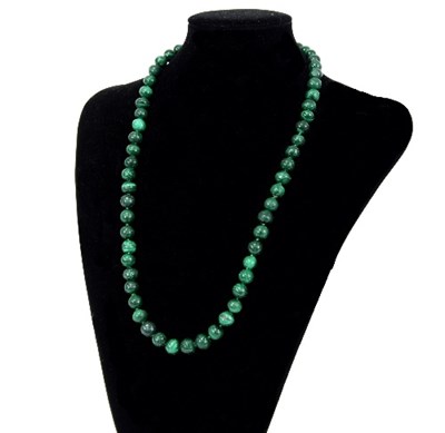 Lot 422 - A single row malachite necklace of sixty...