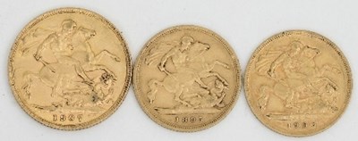 Lot 429 - An Edward VII gold sovereign, 1907, a Victoria...