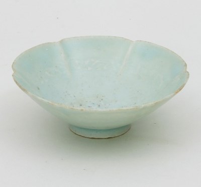 Lot 467 - A Chinese hexagonal lobed dish with...