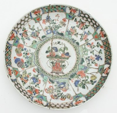 Lot 485 - A Chinese Kangxi famille verte dish, painted...