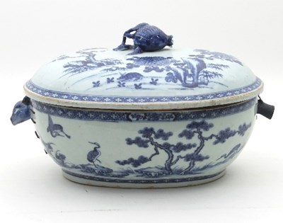 Lot 530 - A Chinese blue and white tureen and cover,...