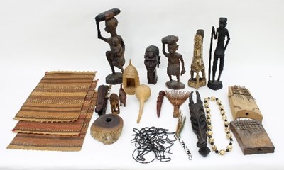 Lot 578 - A quantity of tribal carved wood figures, etc.