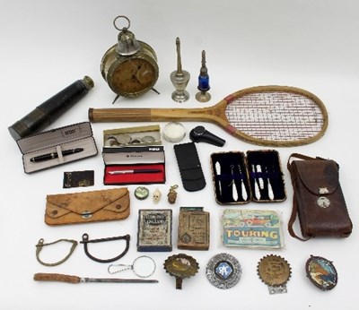 Lot 841 - A group of sundry items to include a Montblanc...