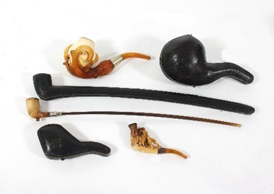 Lot 862 - A Meerschaum pipe modelled as a large claw...