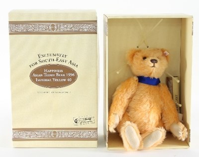 Lot 893 - A Margarete Steiff limited edition teddy bear,...