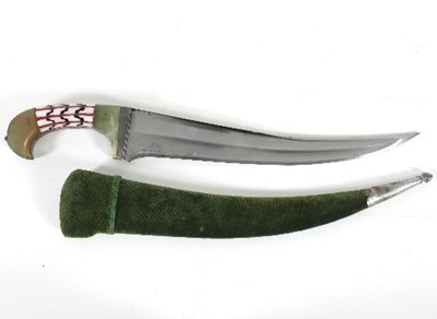 Lot 903 - An Indian Khanjar dagger, the jade handle with...