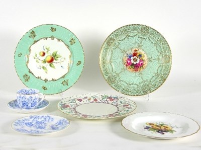 Lot 974 - A group of Royal Worcester porcelain to...