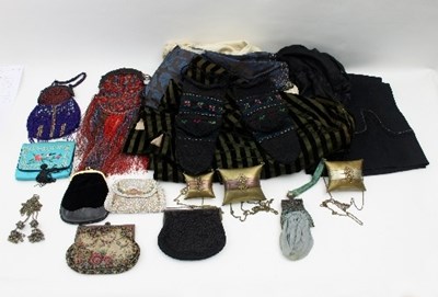 Lot 1000 - A group of various textiles and evening bags...