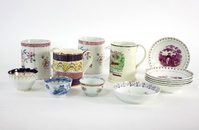 Lot 47 - A pair of Chinese export mugs, circa 1790,...