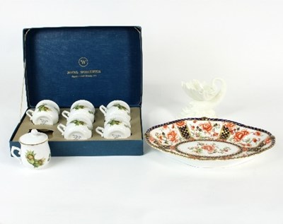 Lot 79 - A Royal Worcester scallop shell dish with...
