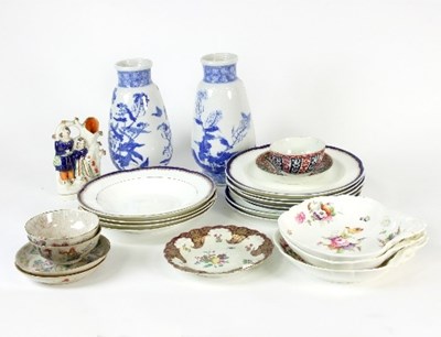 Lot 87 - A small quantity of ceramics to include a...