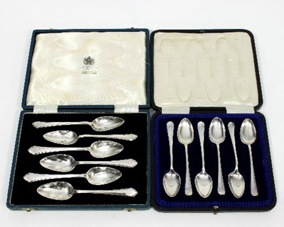 Lot 212 - A set of six silver grapefruit spoons, Mappin...