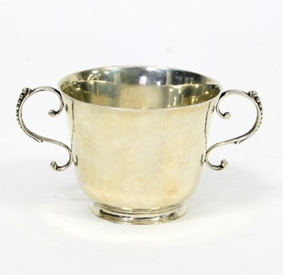 Lot 215 - An Irish silver bowl, Dublin 1914, with beaded...