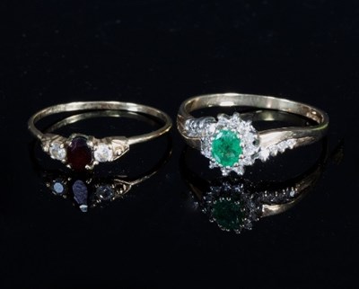 Lot 286 - An emerald and diamond cluster ring of...