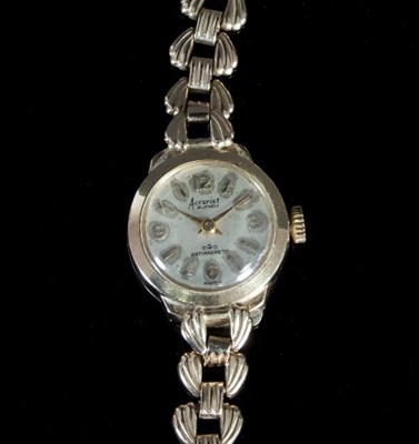 Lot 300 - A 9ct gold cased Accurist lady's wristwatch...