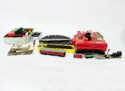 Lot 454 - A collection of Hornby 'O' gauge clockwork...